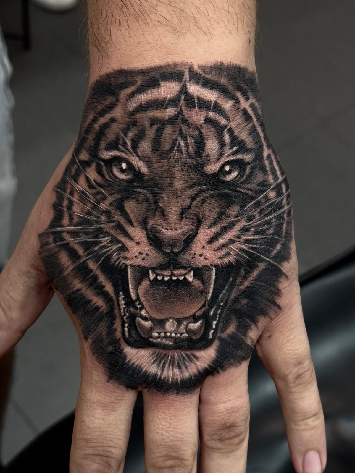 Black & grey — Genesis Tattoo, Roudnice nad Labem